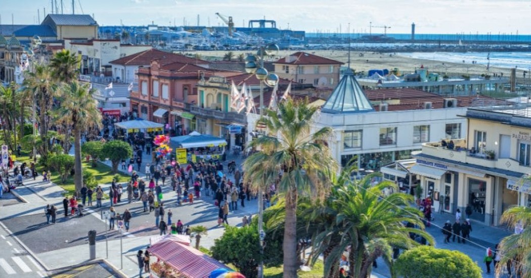 Cosa fare in vacanza a Viareggio: guida definitiva tra mare, spiagge e prezzi