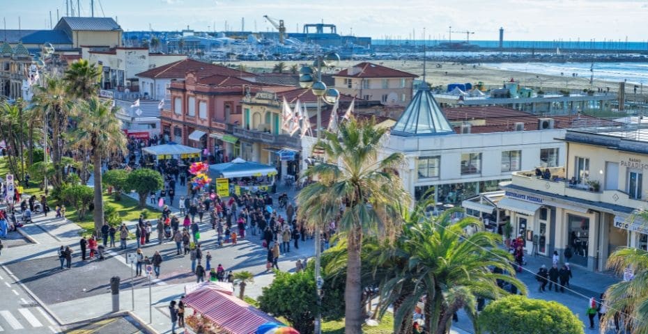 Cosa fare in vacanza a Viareggio: guida definitiva tra mare, spiagge e prezzi